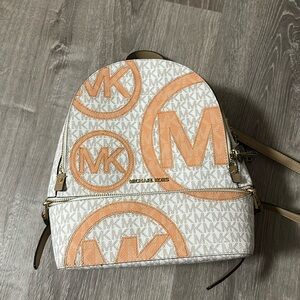 Michael Kors Bookbag!
White and light orange